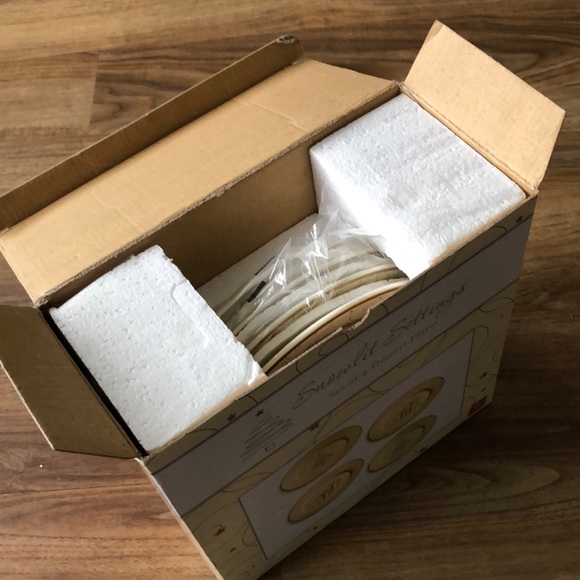 Russ Berrie Snowlit Settings Whimsical Set Dessert Luncheon Christmas Plates - Picture 13 of 13